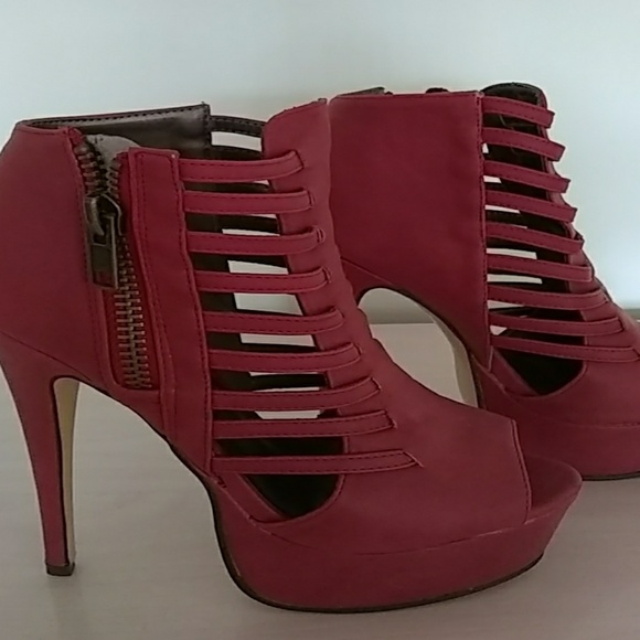 Shoes - Picture 2 of 5